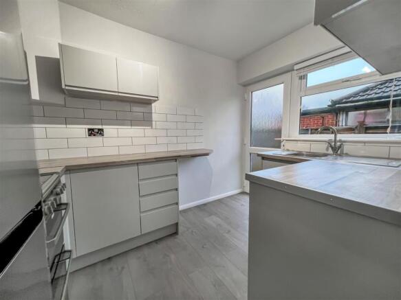kitchen 2.jpg