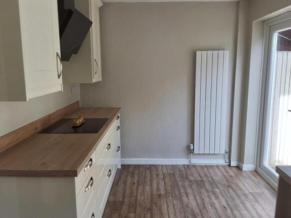 2 bed Semi-Detached to rent Image 4