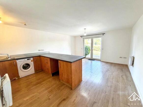 KITCHEN - LIVING ROO