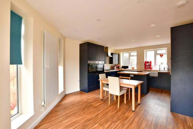 Kitchen/ Breakfast Room