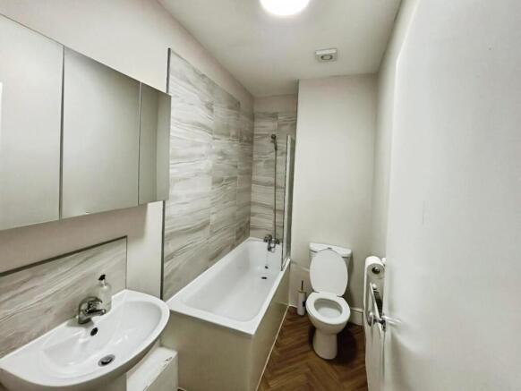 2 bed Apartment to rent Image 5