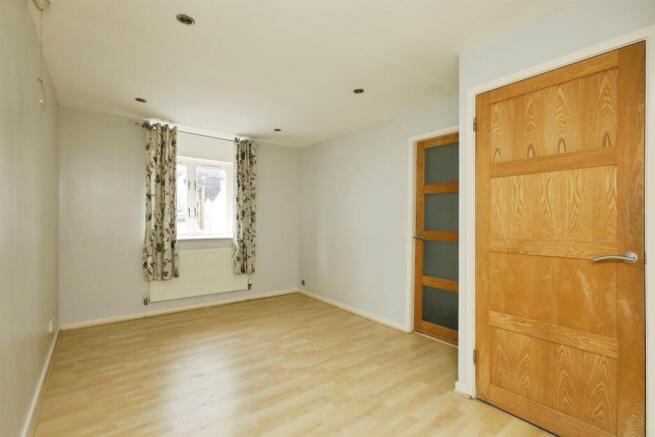2 bed Semi-Detached for sale Image 8