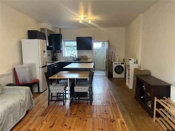 Lounge/Kitchen