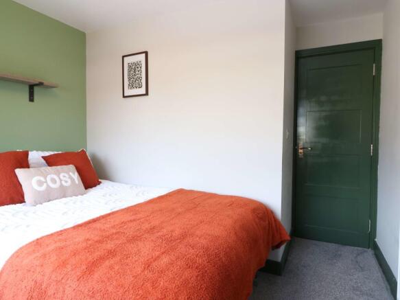 93 Waverly Room 5 6.JPG