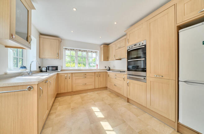 New England Hill, West End, Woking, Surrey, GU24 photo 4