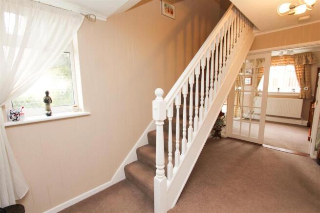 ENTRANCE HALLWAY.jpg
