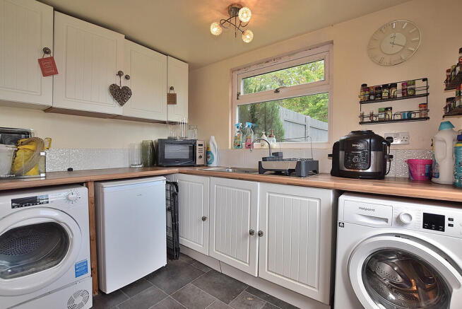 4 bed Detached for sale Image 11