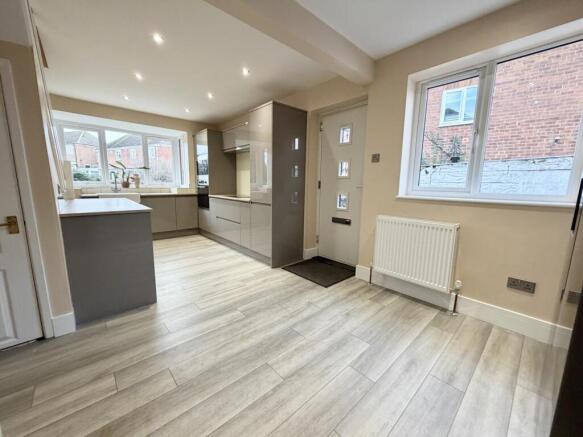 3 bed Semi-Detached for sale Image 6