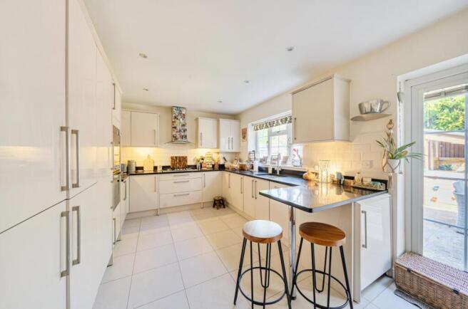 School Lane, Bushey, WD23 photo 4
