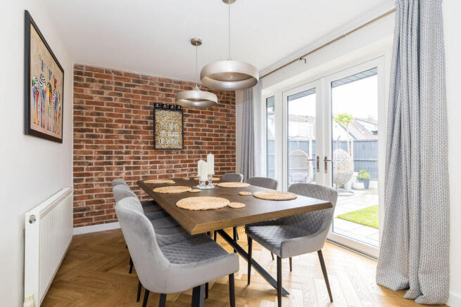 5 bed Detached for sale Image 7