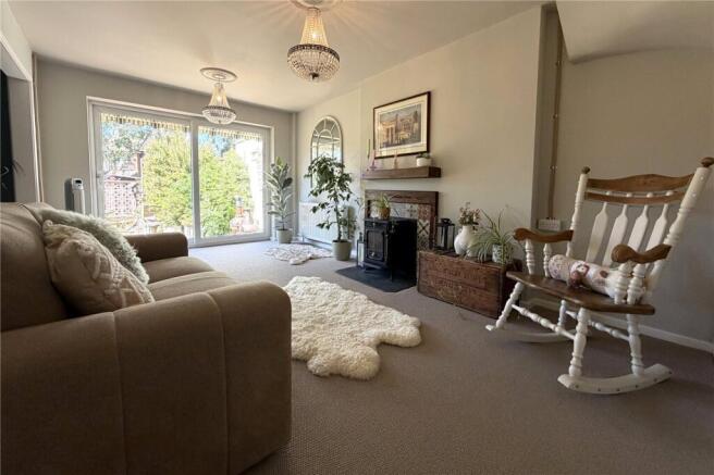 Pierrefondes Avenue, Farnborough, Hampshire, GU14 photo 4