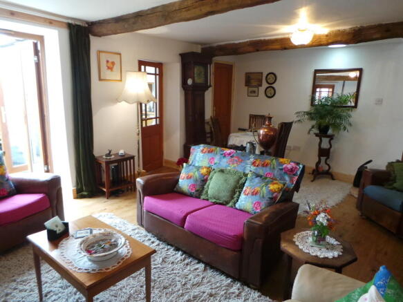 LOUNGE AREA