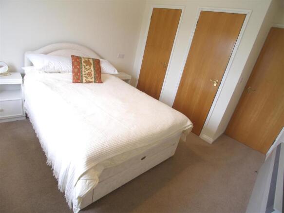 DOUBLE BEDROOM