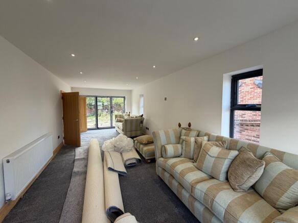 5 bed Detached to rent Image 9