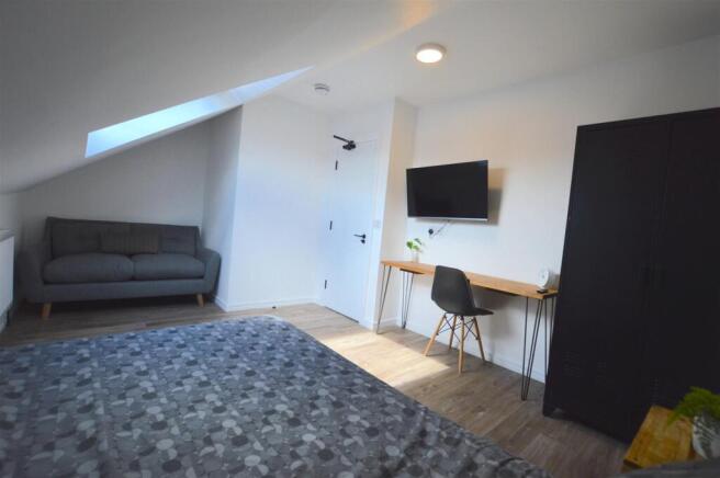29 Eighth Avenue Yellow Bedroom (1).JPG