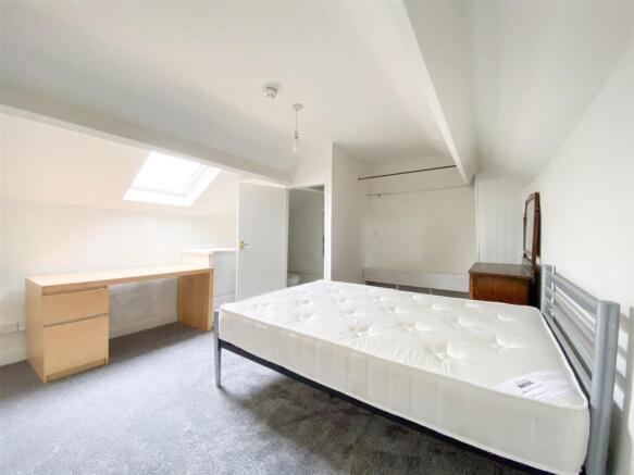 5 bed Terraced for sale Image 8