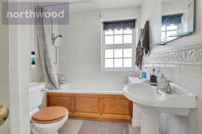3 bed Terraced to rent Image 8