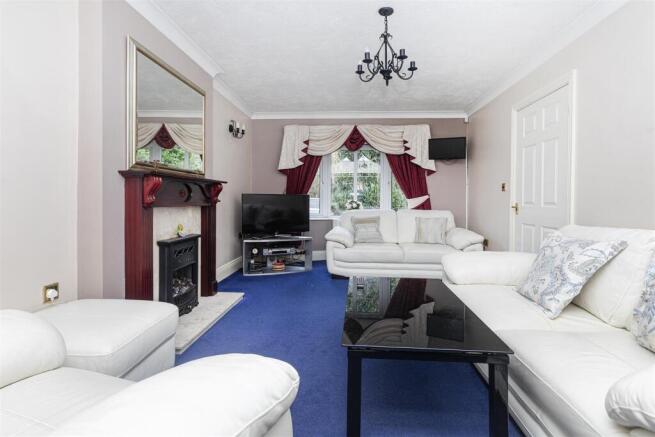 4 bed Detached for sale Image 4