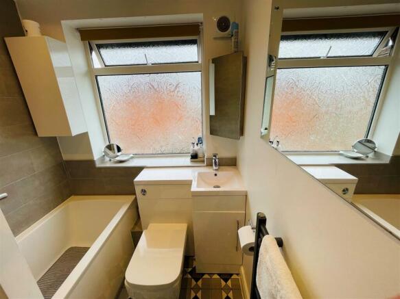 3theclosebath.jpg