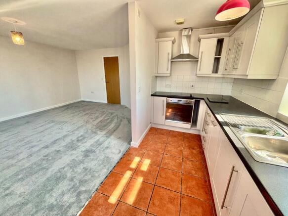2 bed Apartment for sale Image 4