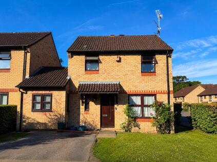 Rowhurst Avenue, Addlestone, Surrey, KT15