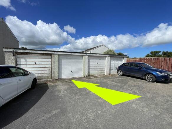 Garage / Parking