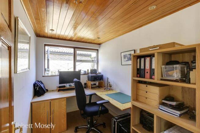 19 Bedroom - Study.jpg