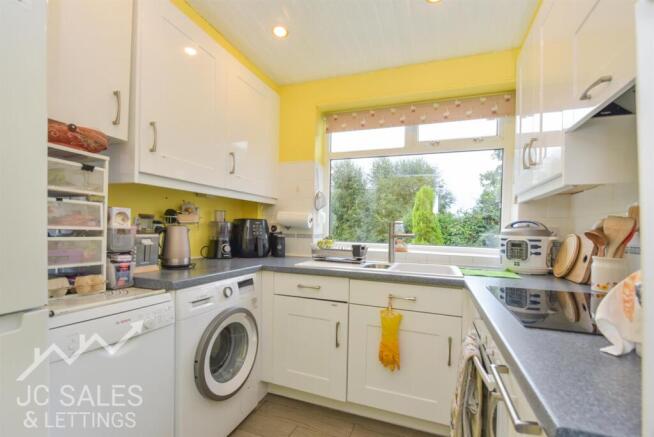 3 bed Semi-Detached for sale Image 6