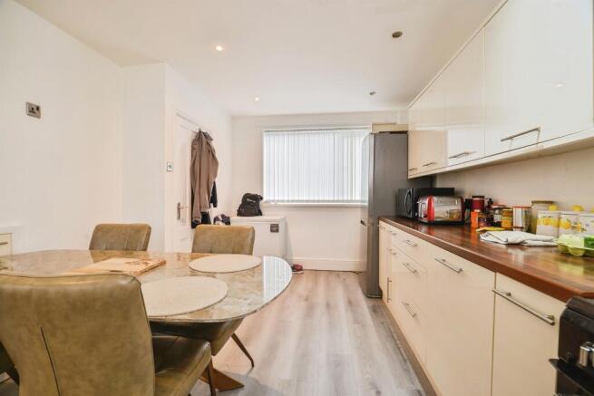 3 bed Semi-Detached for sale Image 8