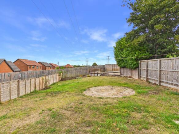 2 bed Semi-Detached Bungalow to rent Image 4