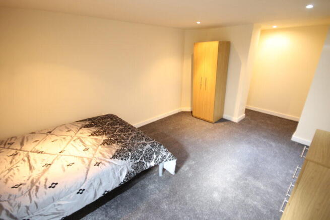 5 bed End of Terrace to rent Image 12