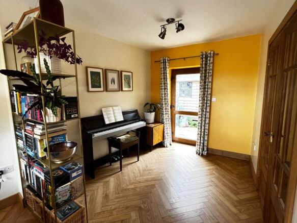 Living room 1.jpg