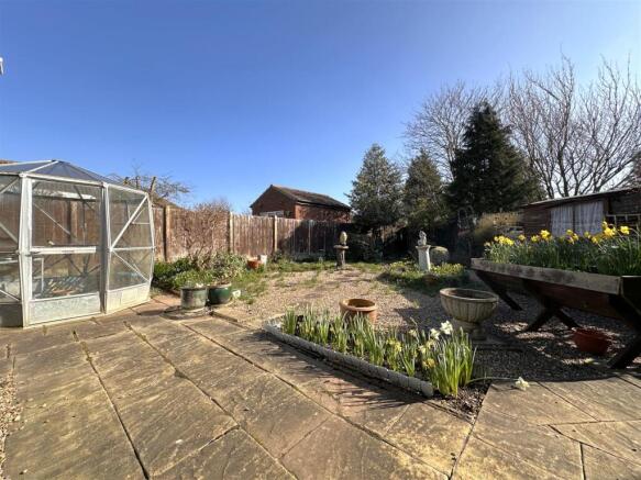 Lovely Private Garden 043