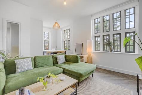 3 Vernon House, Holt Gardens, London, SW17