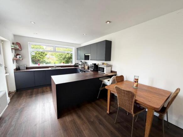 3 bed Semi-Detached for sale Image 5