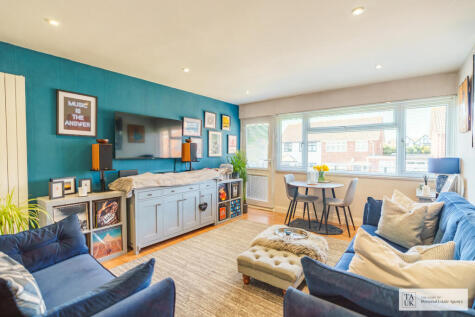 Briarleas Gardens, Upminster, RM14