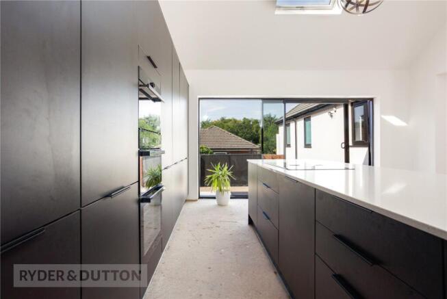 5 bed Detached Bungalow for sale Image 6
