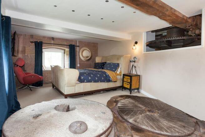 BEDROOM 2