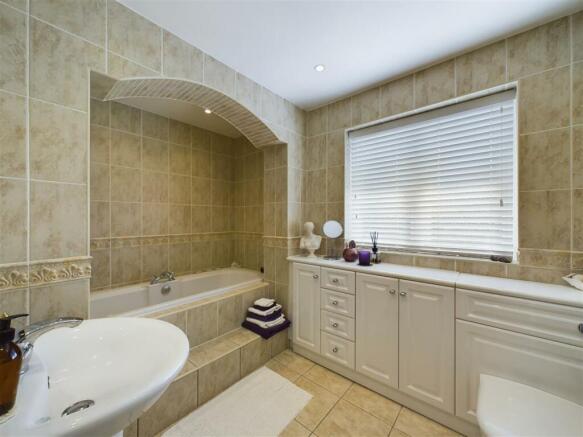FAMILY BATHROOM