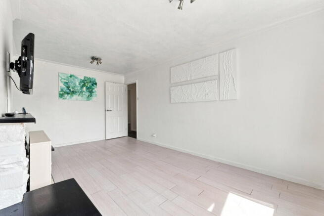2 bed Semi-Detached Bungalow for sale Image 6
