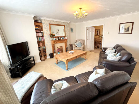 4 bed Detached for sale Image 5