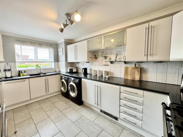 3 bed Detached for sale Image 9