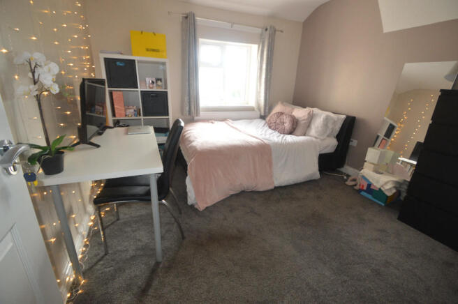 6 bed House to rent Image 9