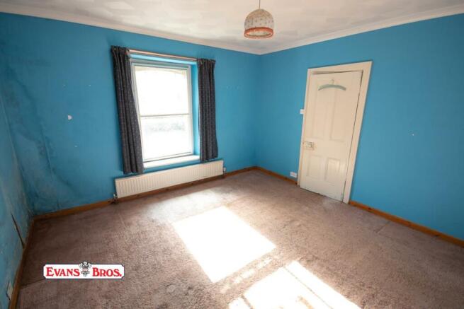 FRONT DOUBLE BEDROOM 1