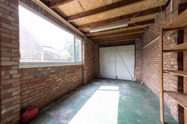 ATTACHED GARAGE/CARPORT