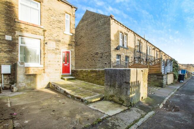 4 bed Terraced to rent Image 12