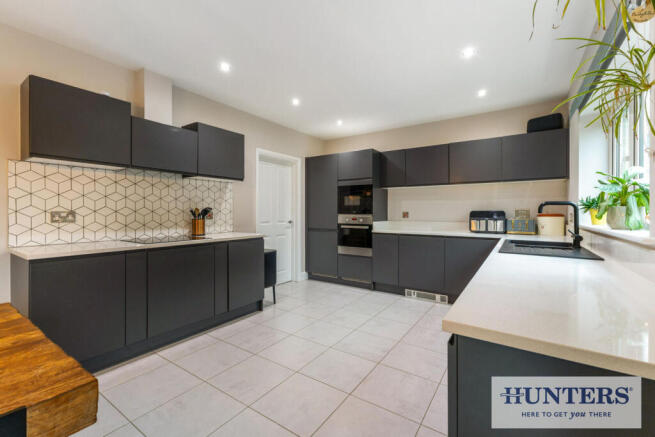 4 bed Detached for sale Image 9