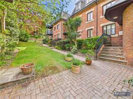 Flat 5, 14 Copperfields, Roxborough Park, Harrow HA1 3BE