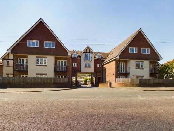 CAM02119G0-PR0027-STILL012