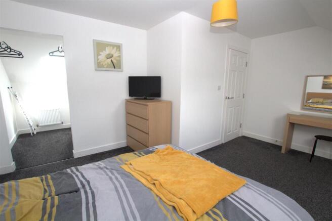 2 bed Apartment to rent Image 6